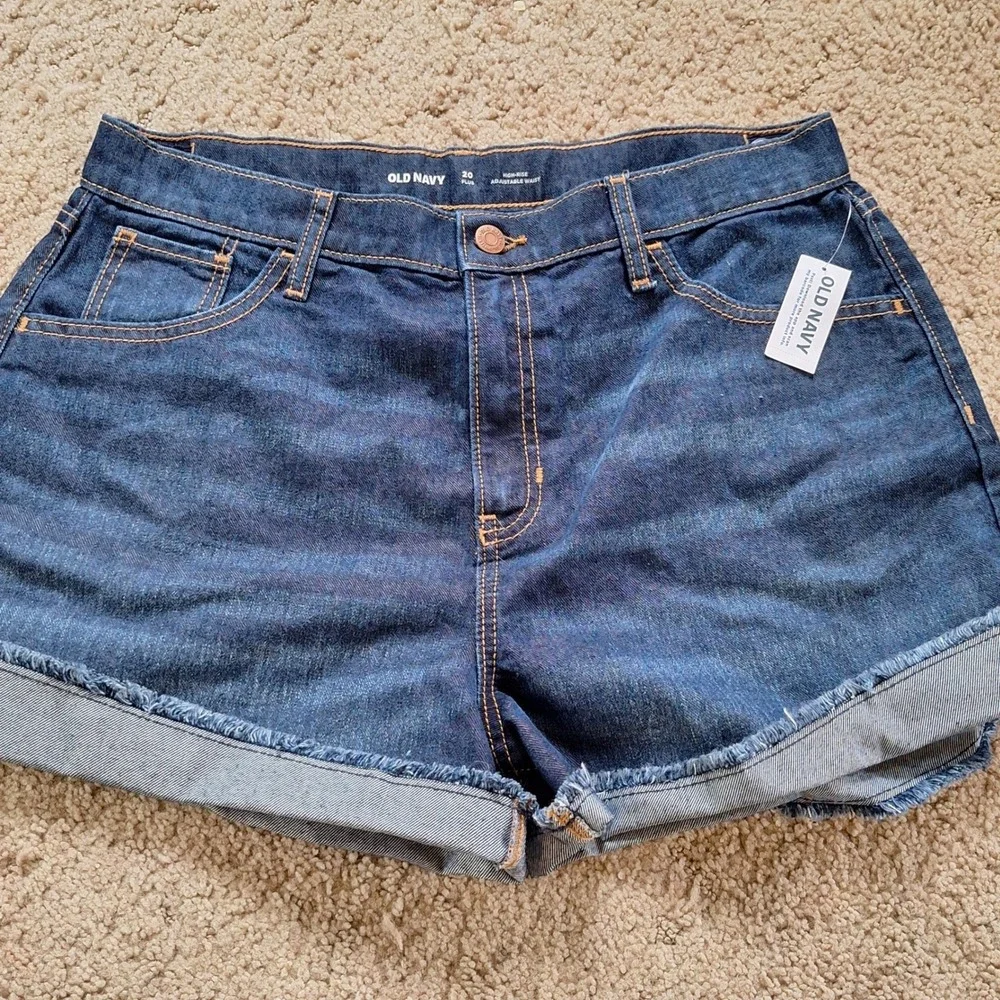 Old Navy NWT High Rise Adjustable Waist Dark Wash Rolled Raw Hem Shorts Plus 20